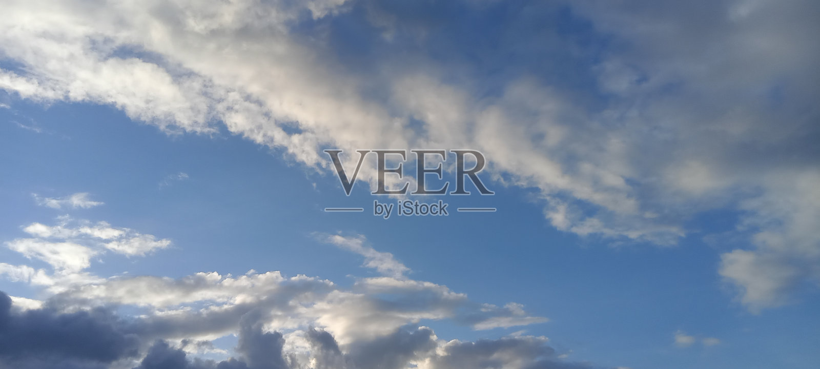 看天空照片摄影图片