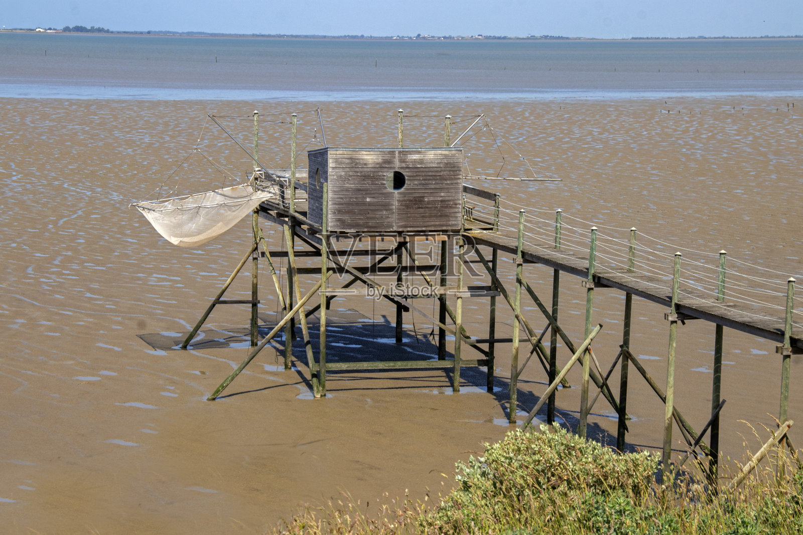 Esnandes。退潮时在海滨捕鱼……Charente-Maritime。Nouvelle-Aquitaine照片摄影图片