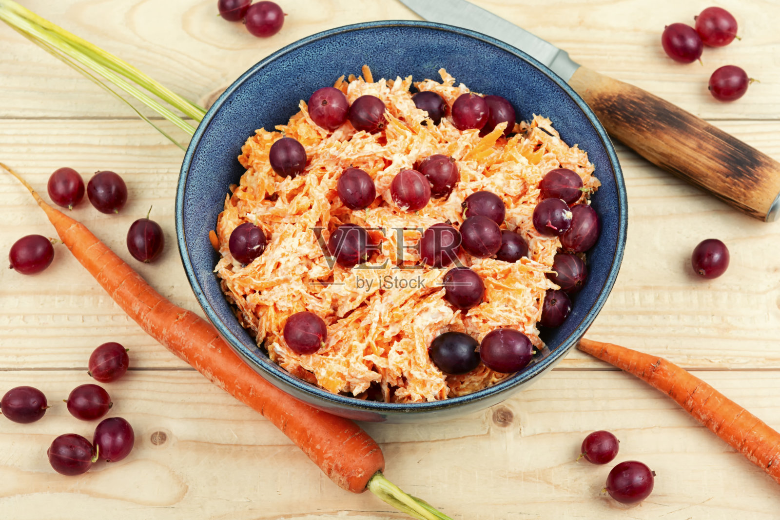 蔬菜胡萝卜沙拉。照片摄影图片