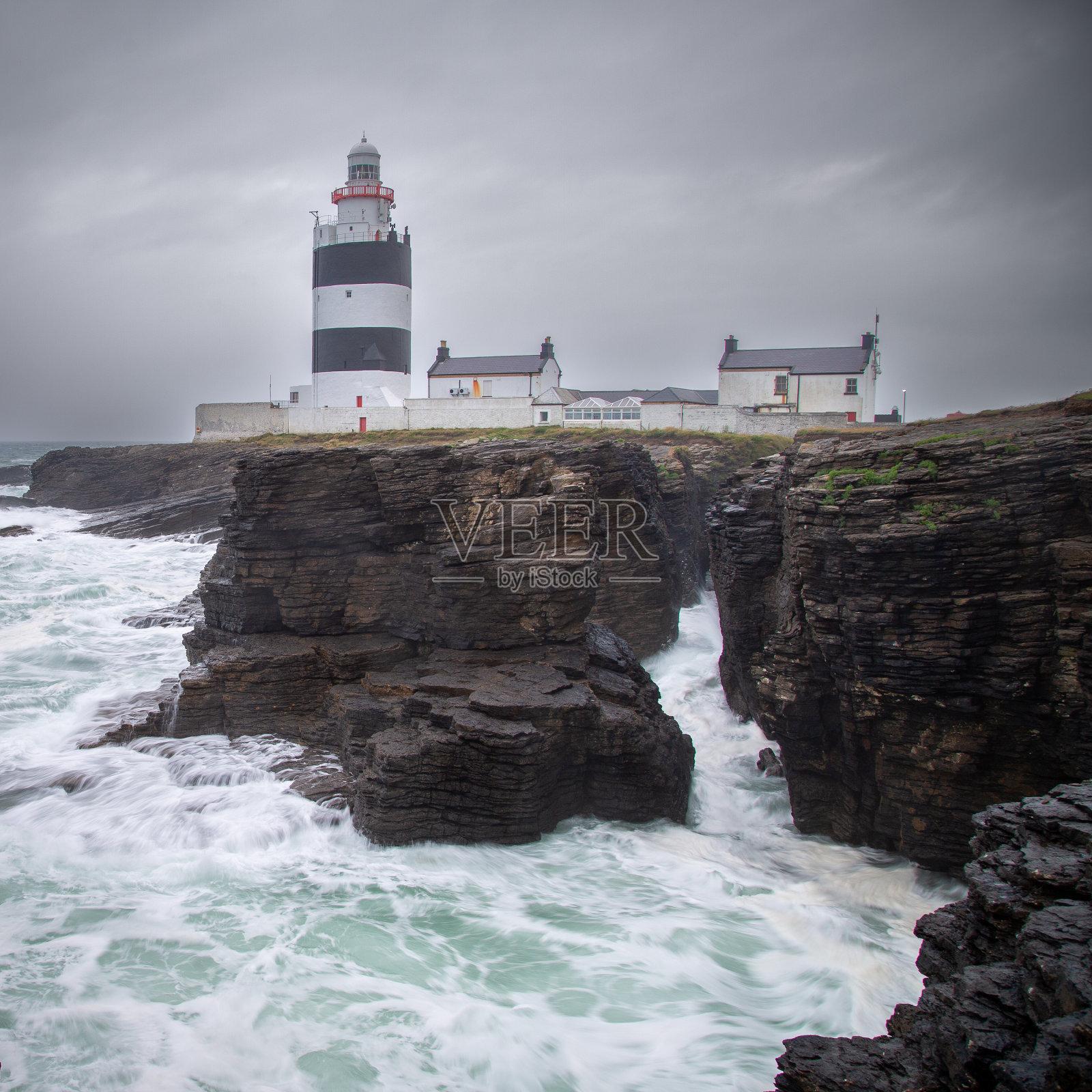 爱尔兰韦克斯福德郡胡克半岛上的胡克灯塔照片摄影图片