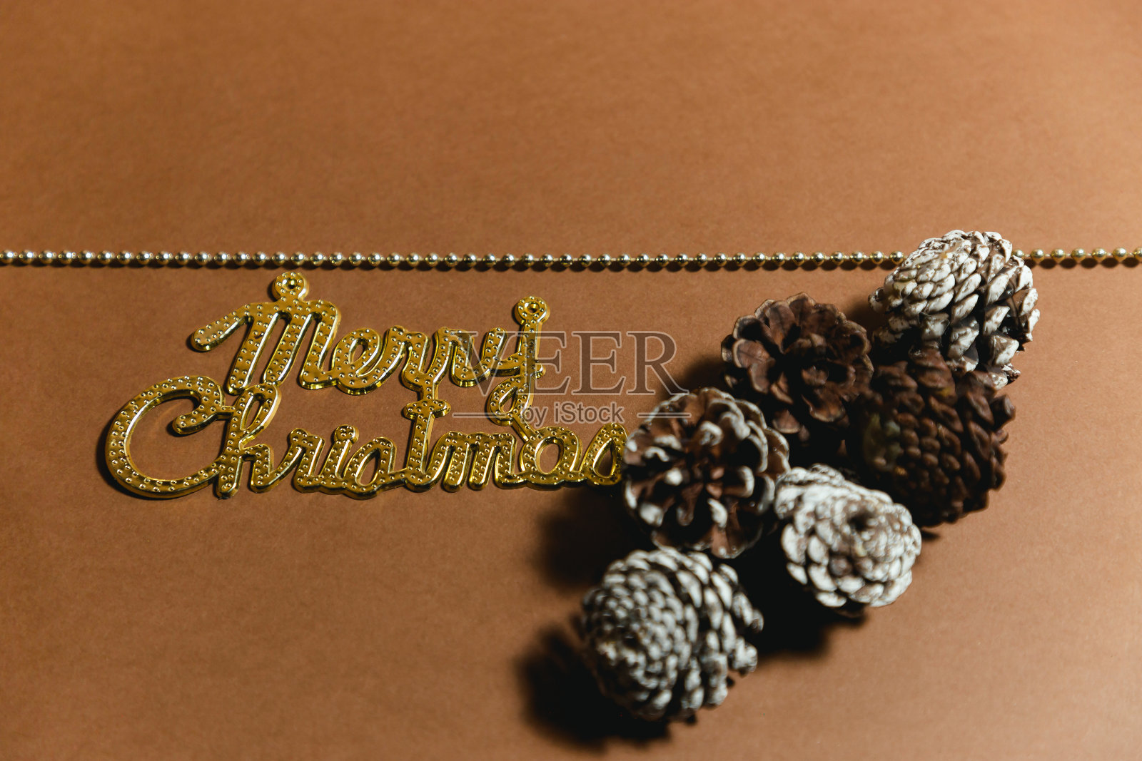 圣诞灯饰与礼盒金星,模糊特写照片摄影图片