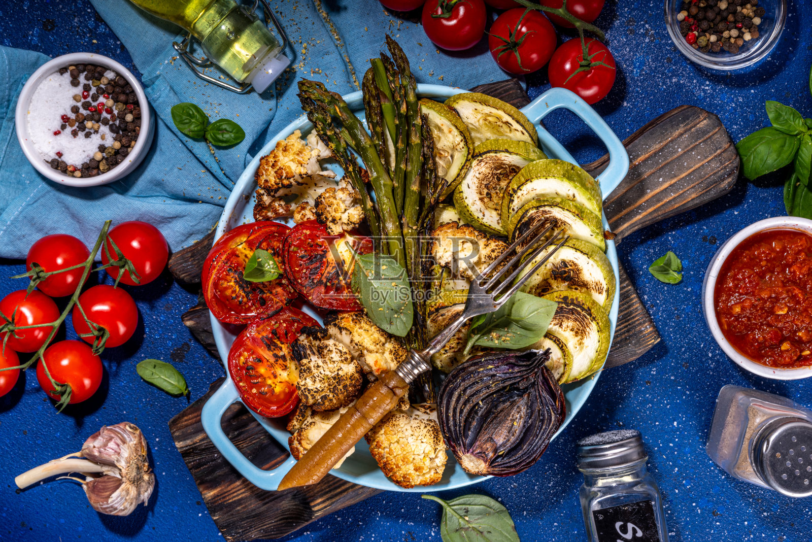 健康烧烤蔬菜在锅上照片摄影图片