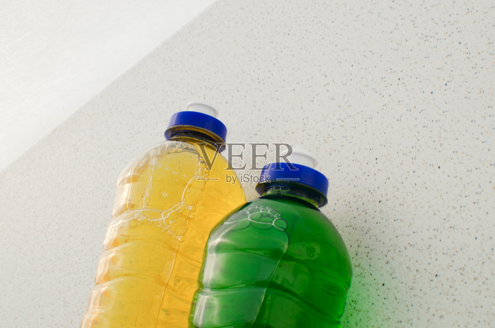 专注于洗涤剂,有效清洁和照亮你的盘子的秘密。享受一个永远无可挑剔的家。照片摄影图片