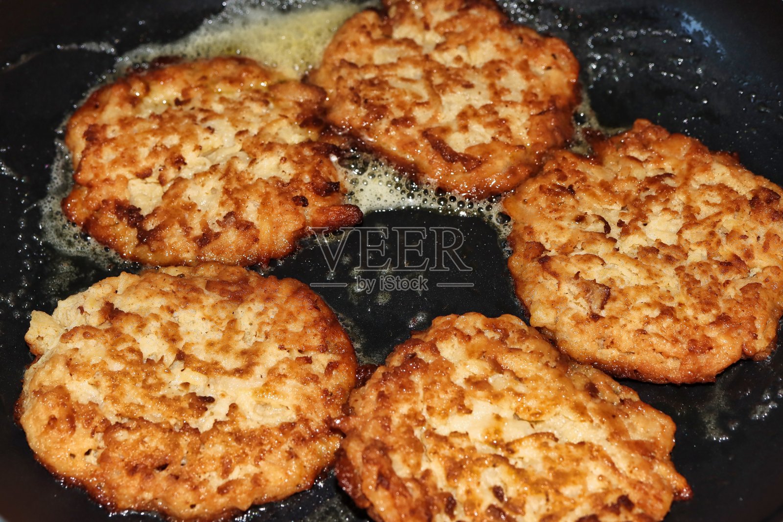 炸土豆的特写土豆饼,炸土豆煎饼照片摄影图片