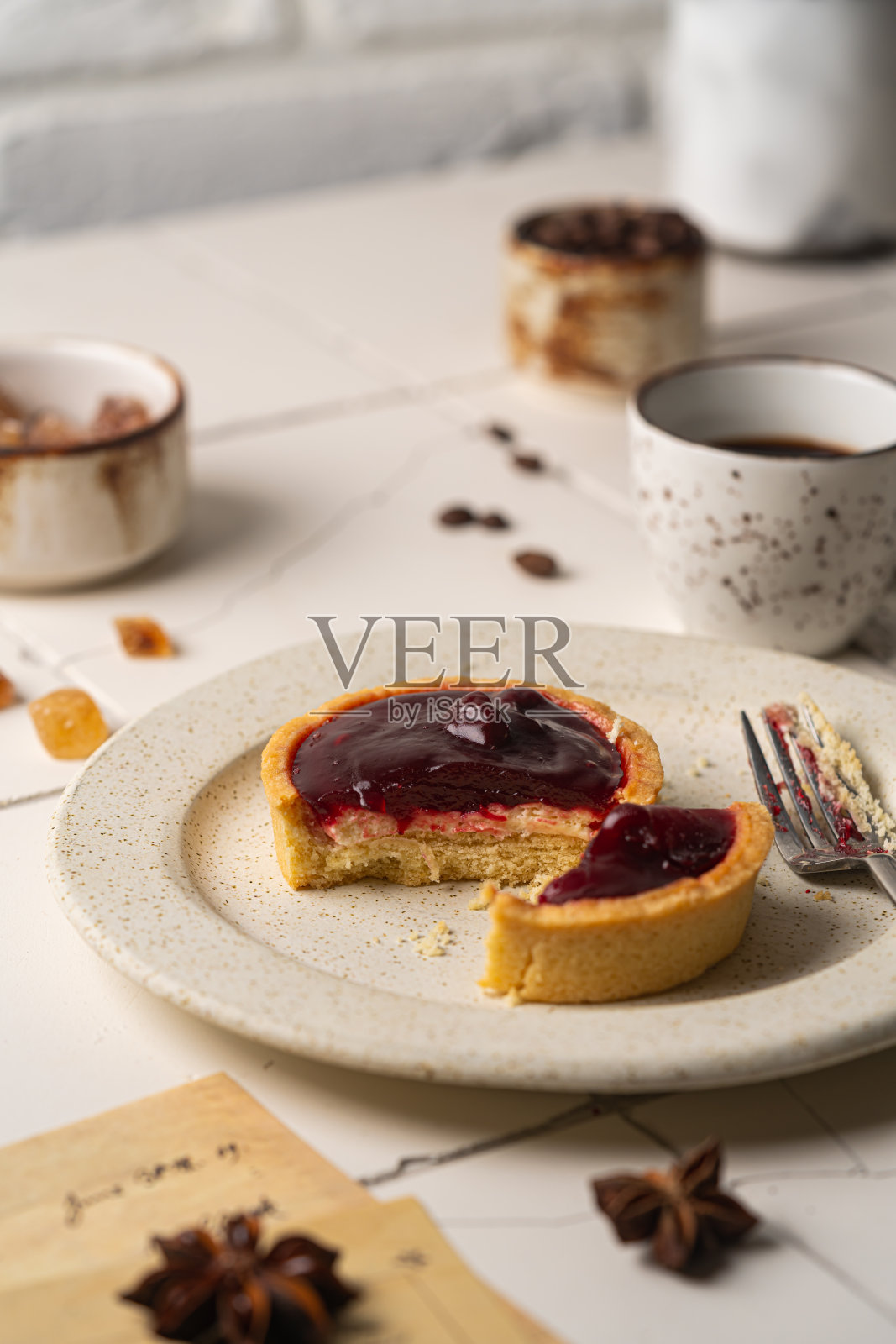 迷你挞配鲜奶油照片摄影图片