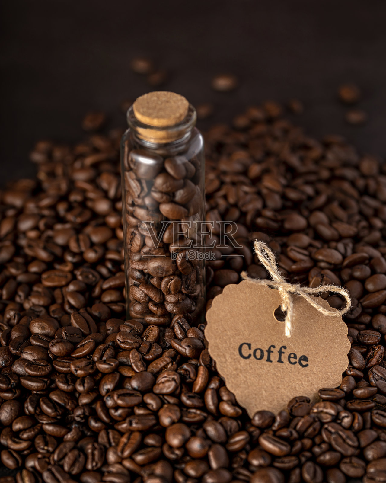 微距摄影咖啡豆在一个罐子照片摄影图片