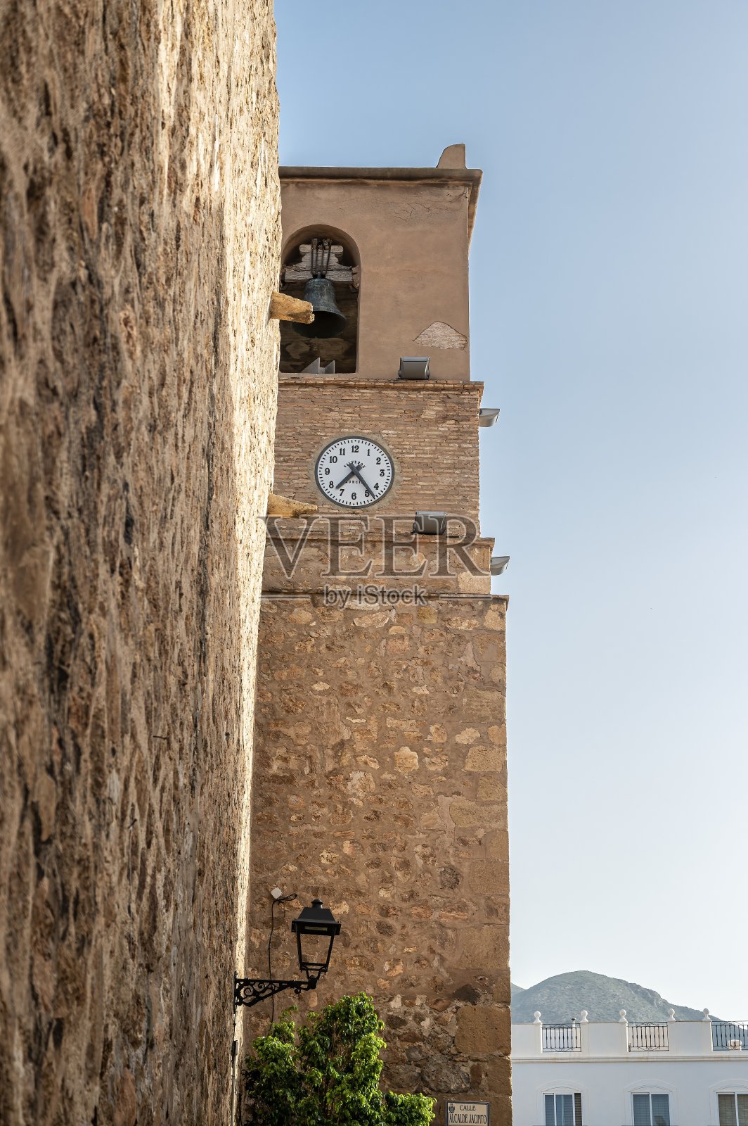 莫哈卡尔教堂的钟楼,安达卢西亚地区西班牙南部的典型建筑照片摄影图片