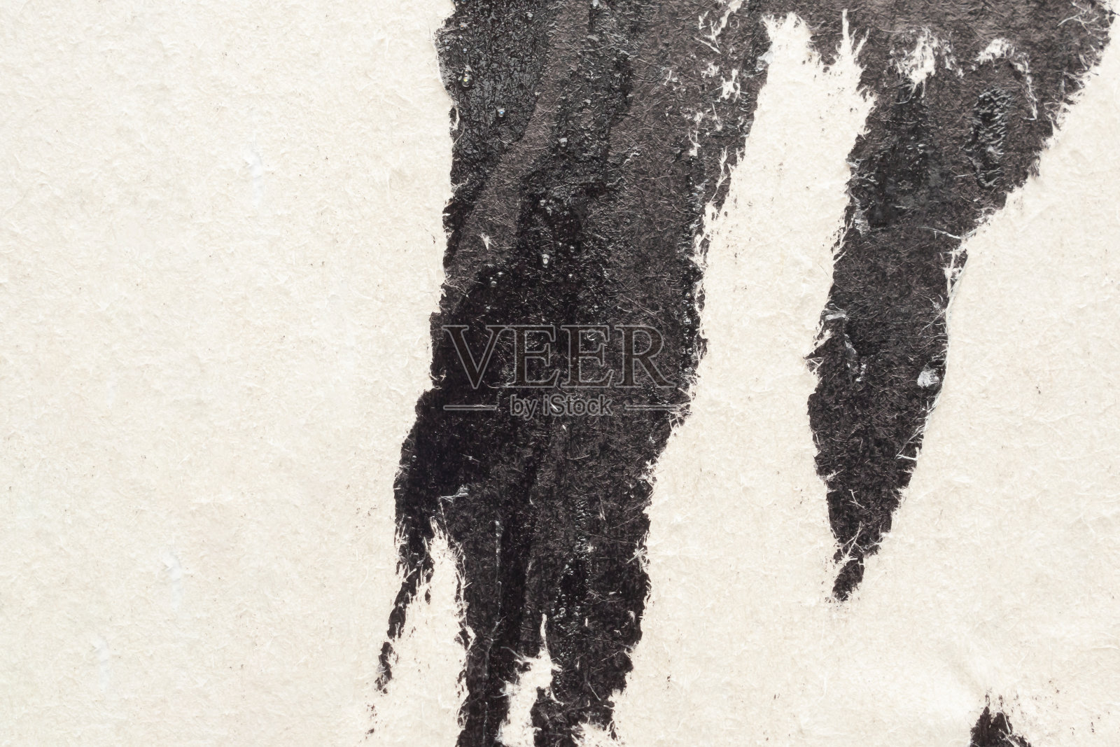 旧的垃圾纸撕开撕破的黑色海报表面纹理背景照片摄影图片