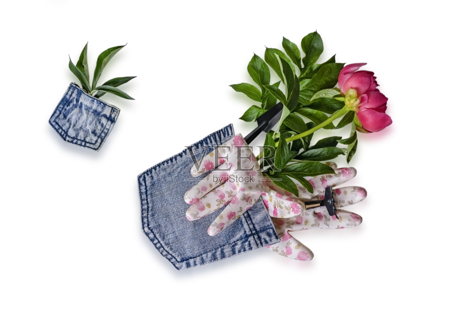 旧牛仔裤口袋作为园艺用品的口袋。用破旧的衣服做装饰品。物尽其用,保护自然资源的理念。照片摄影图片