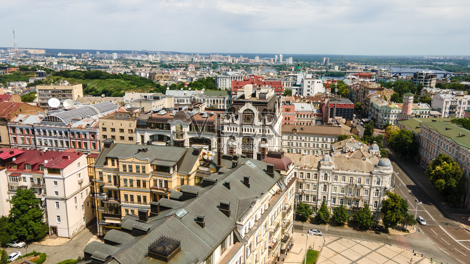 夏季无人机从乌克兰首都基辅鸟瞰图拍摄照片摄影图片