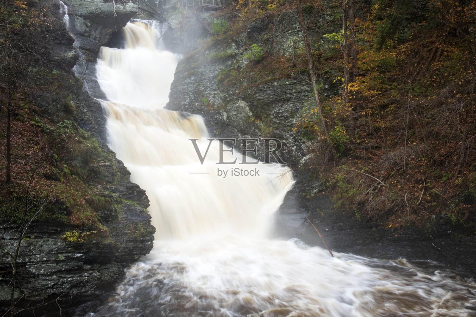 雷蒙德斯基尔瀑布照片摄影图片