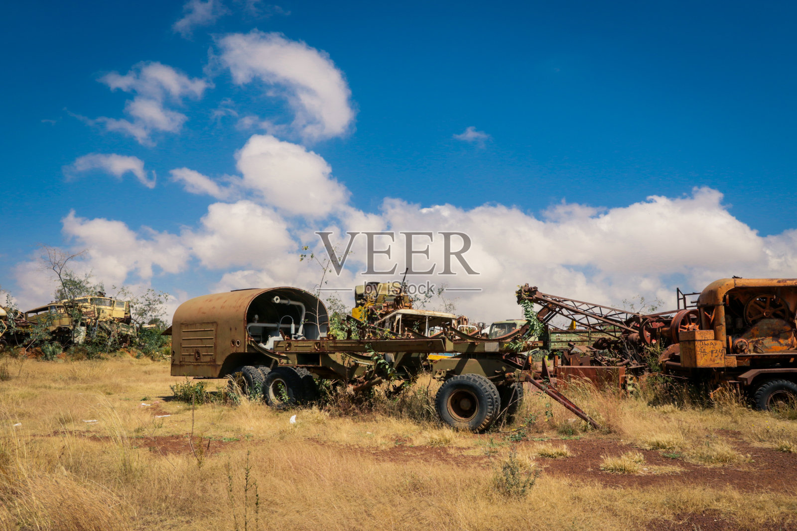 阿斯马拉坦克墓地上的废弃坦克照片摄影图片