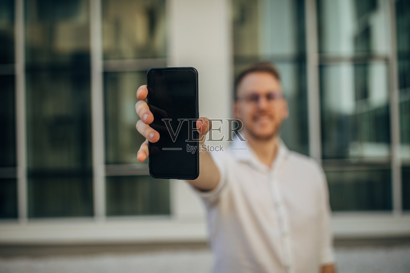 一个年轻英俊的商人的肖像照片摄影图片