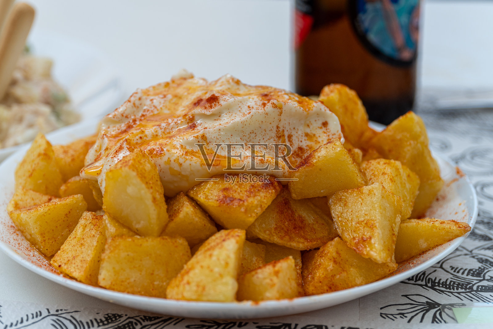 西班牙菜,典型的西班牙小吃照片摄影图片