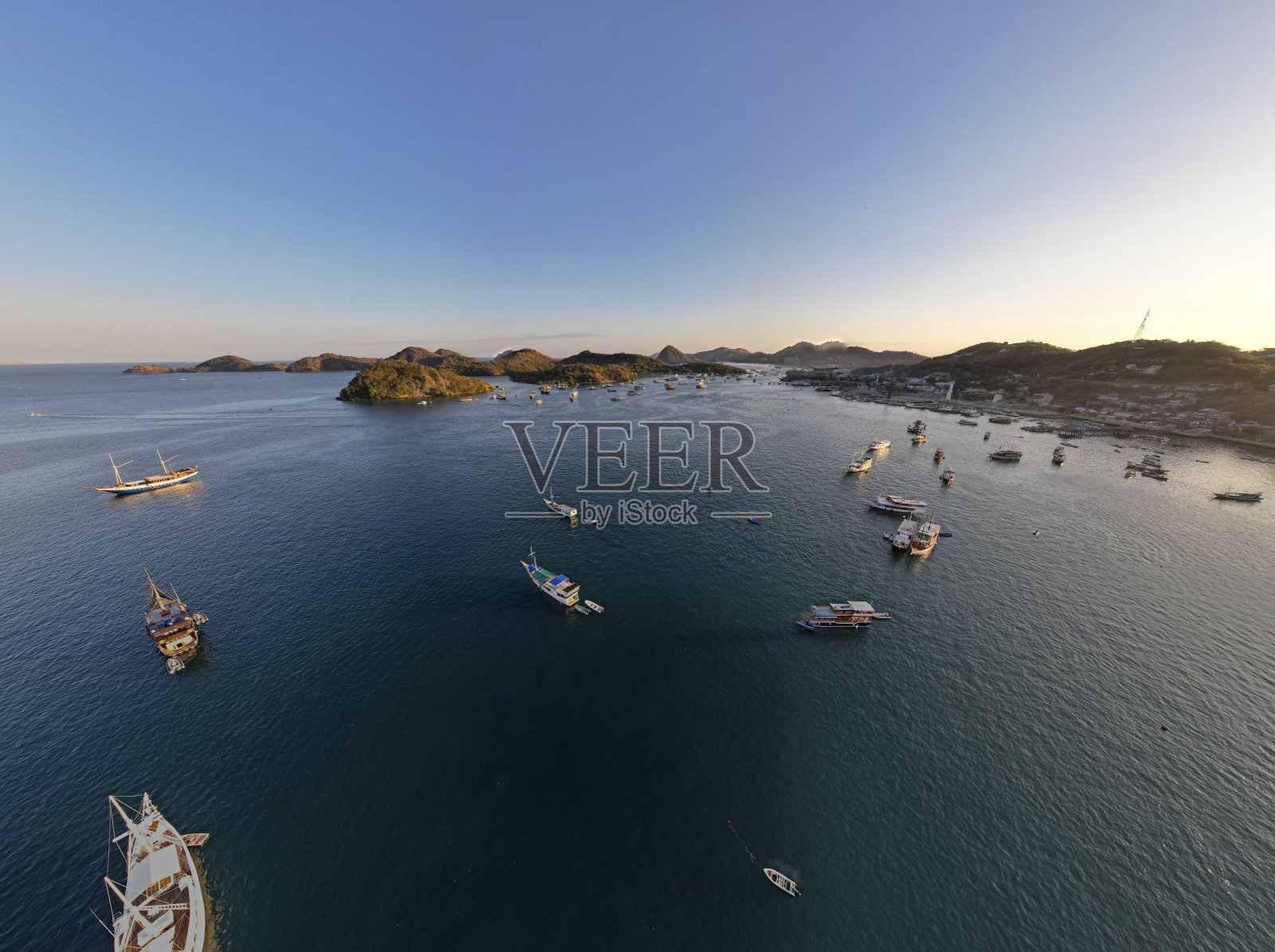 豪华的菲尼西在纳uan巴霍帆船科莫多国家公园照片摄影图片