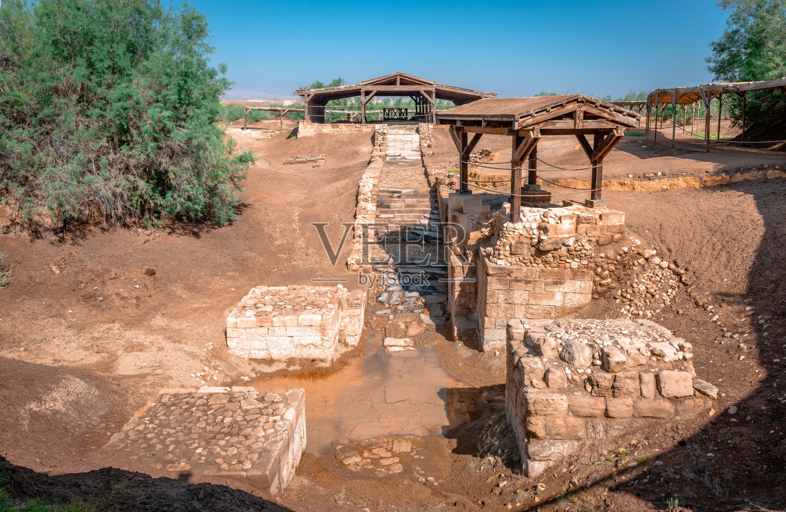 施洗约翰为耶稣基督施洗的地点,在约旦的约旦河东岸。照片摄影图片