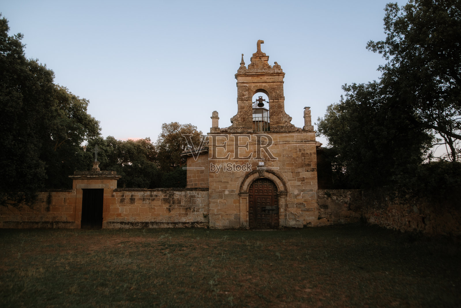 西班牙乡村教堂照片摄影图片