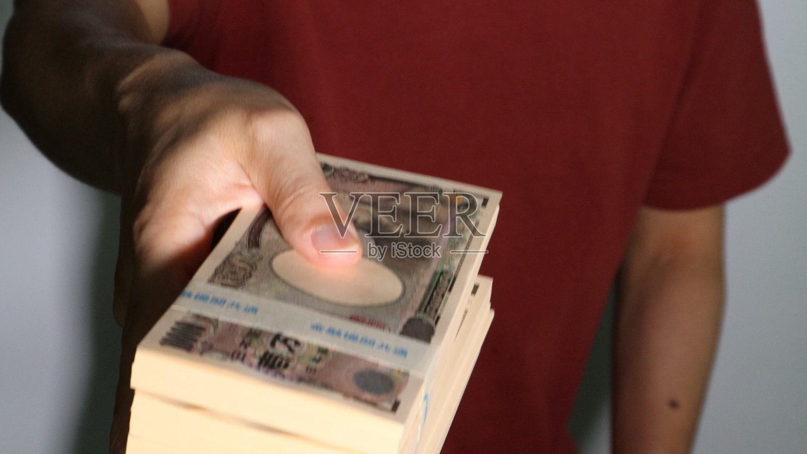 一个很有钱的人的特写照片摄影图片