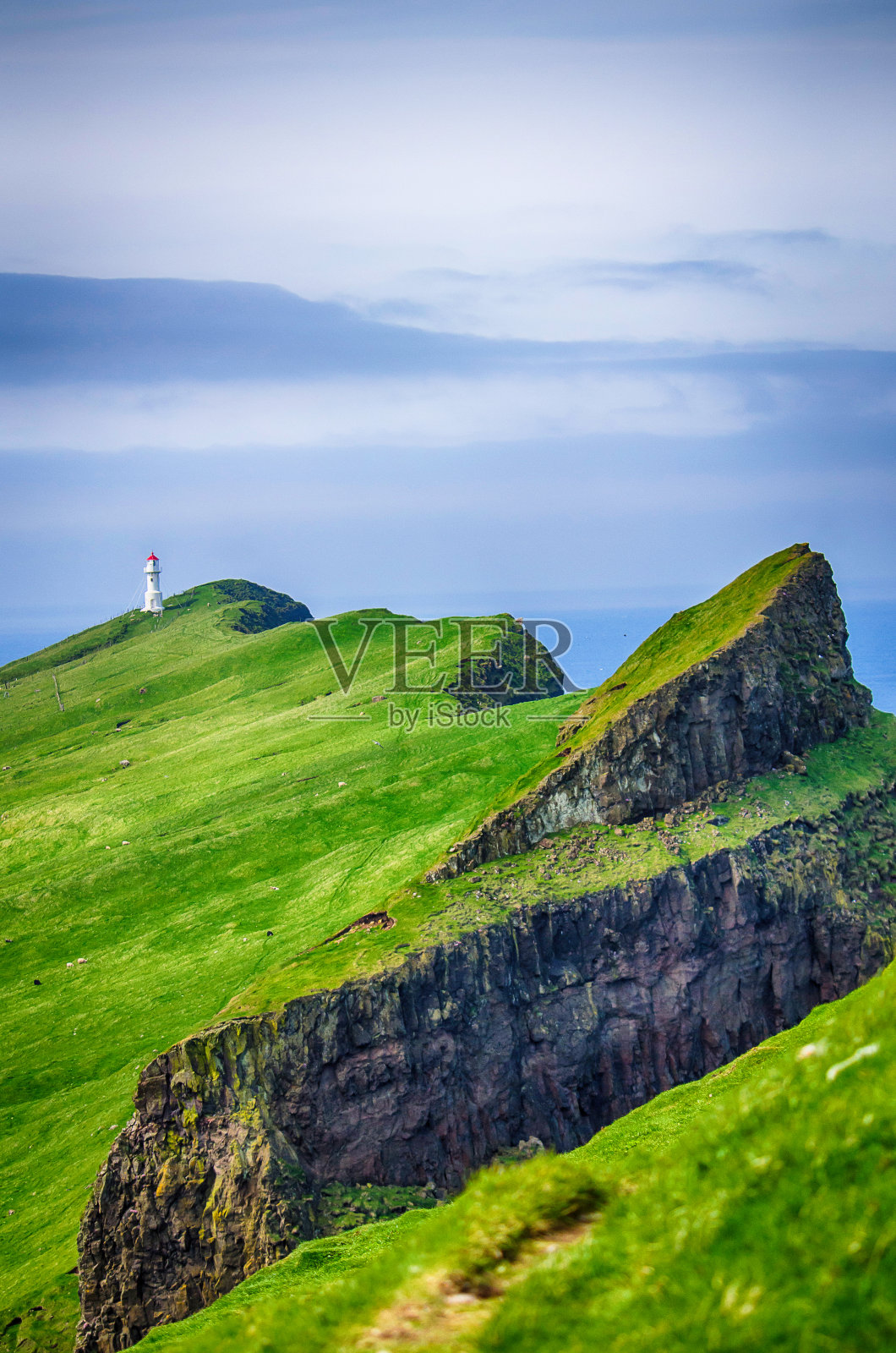 迈金斯岛上标志性的红白灯塔照片摄影图片