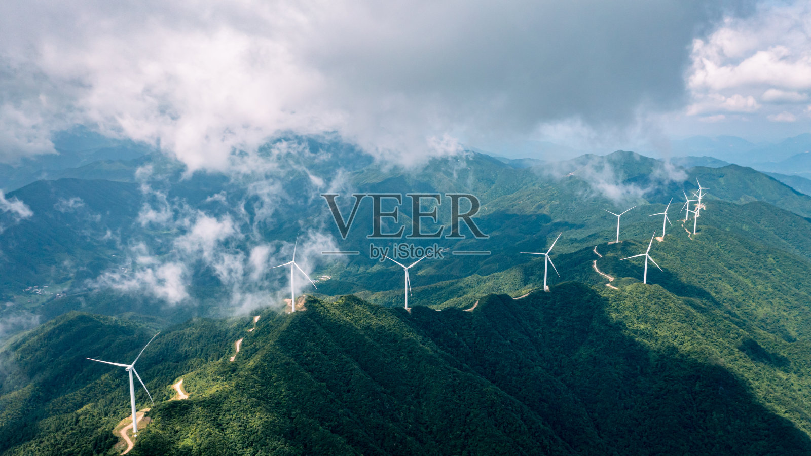 风力发电云海上山照片摄影图片