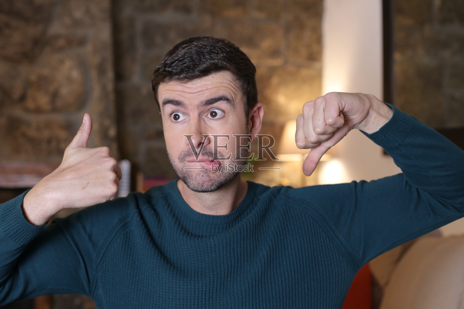 进退两难的人照片摄影图片