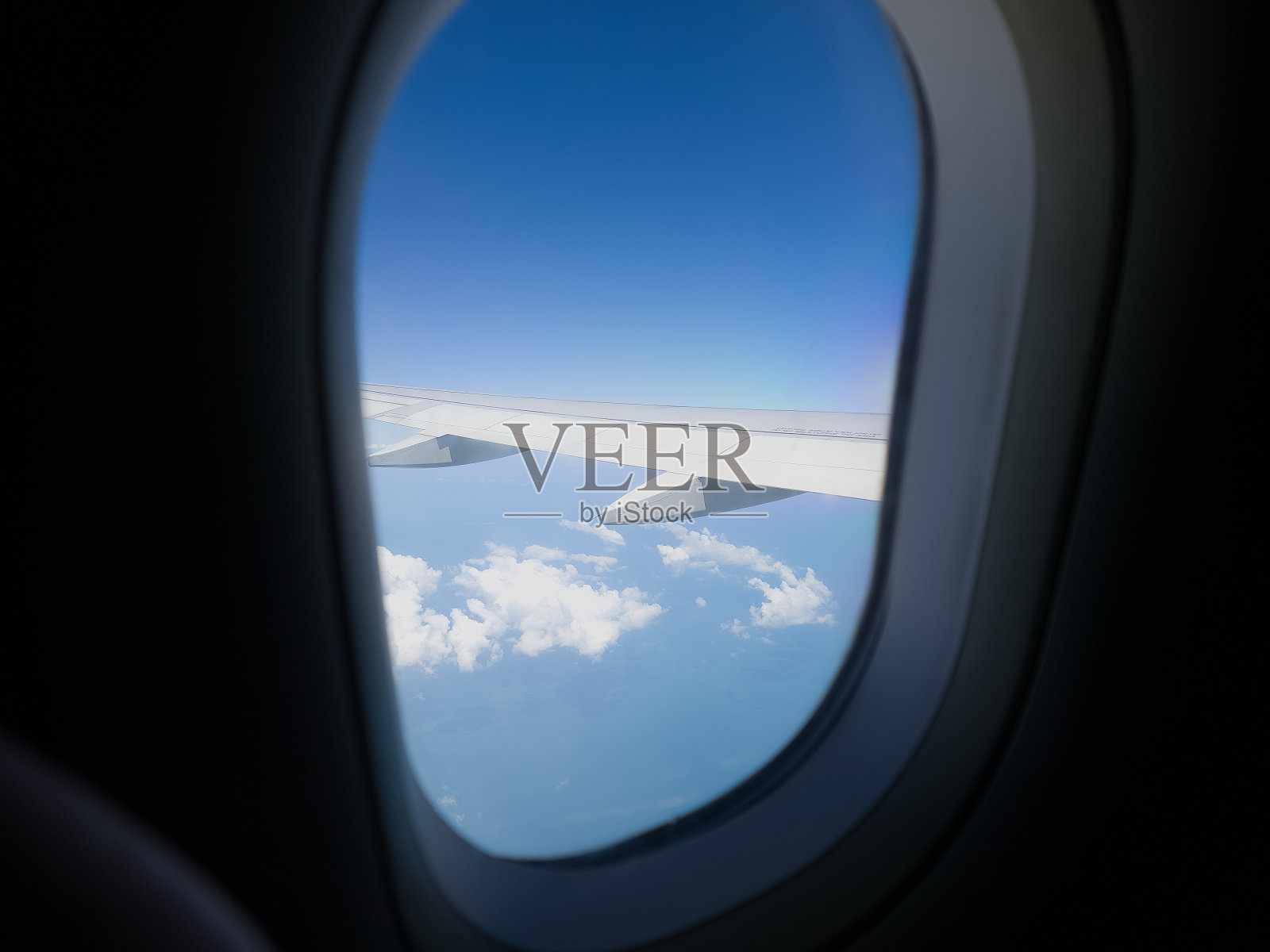 飞机的机翼照片摄影图片