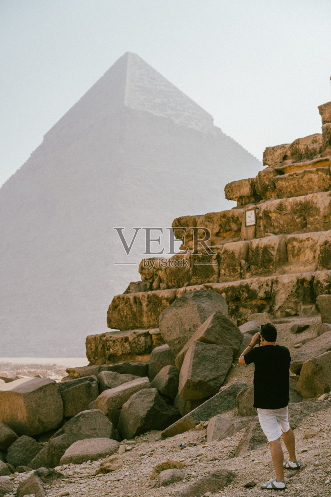 游览吉萨大金字塔照片摄影图片
