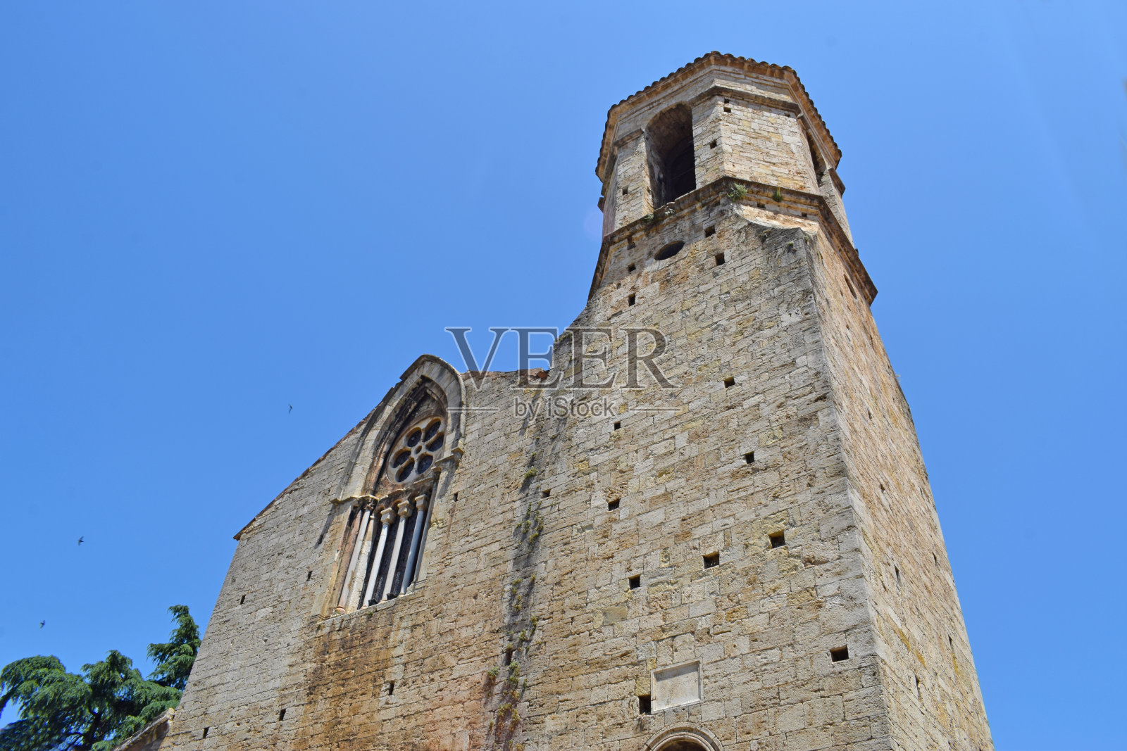 赫罗纳贝萨鲁教堂照片摄影图片