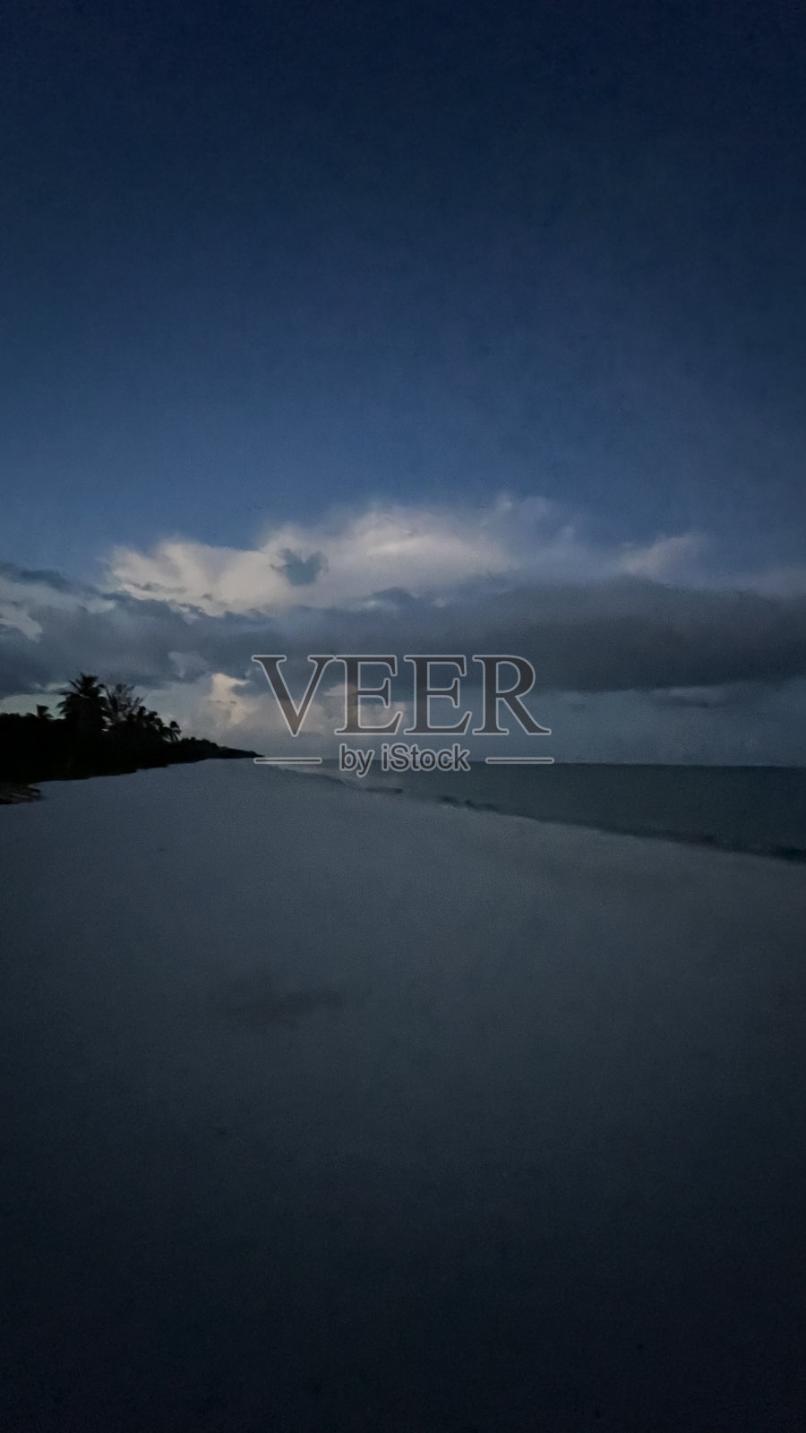 我跟着我的心走,它把我带到了海滩照片摄影图片