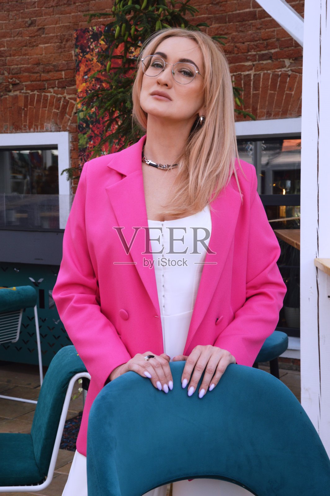 一个时髦女孩的肖像照片摄影图片