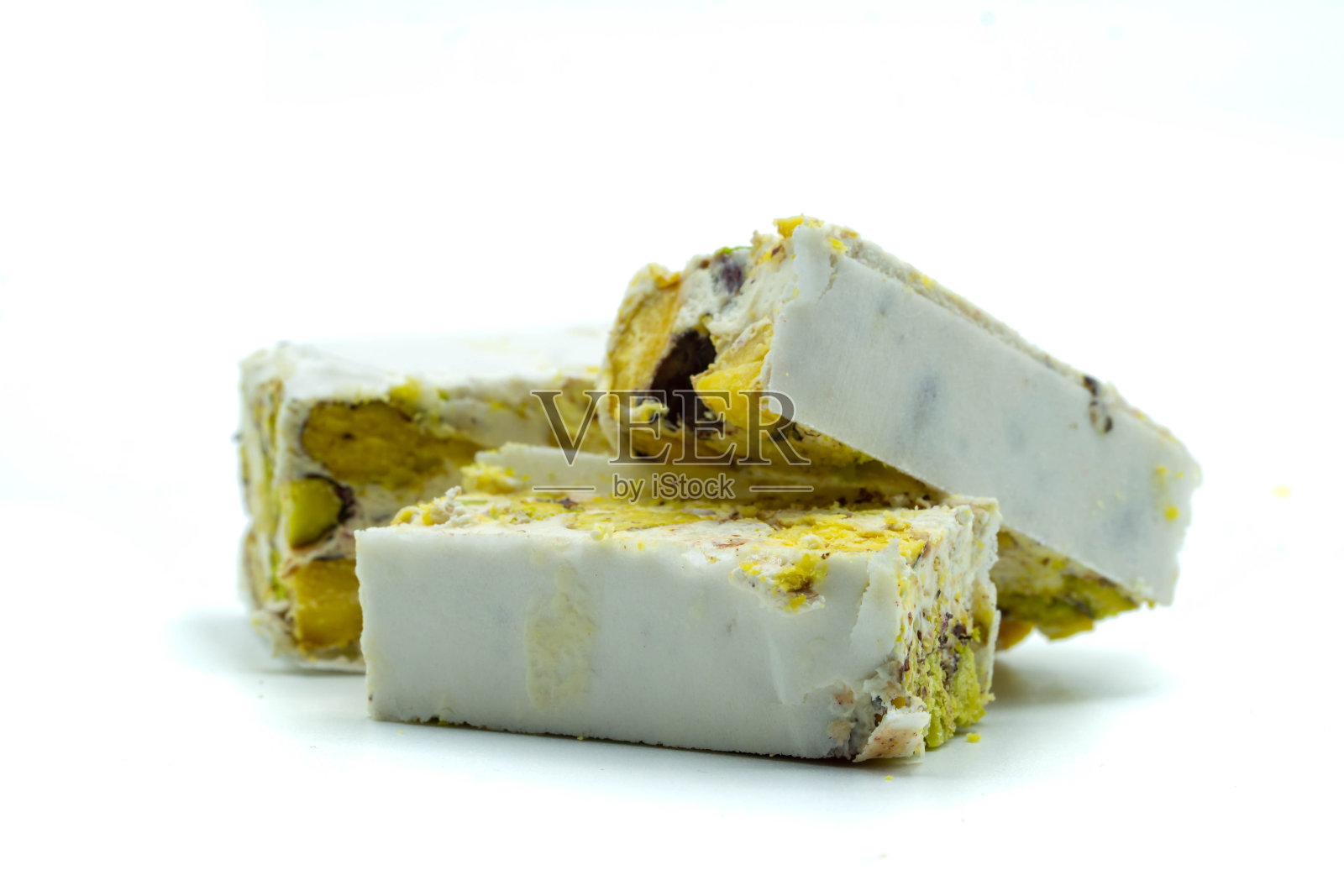 白色的牛轧糖孤立在白色的背景照片摄影图片