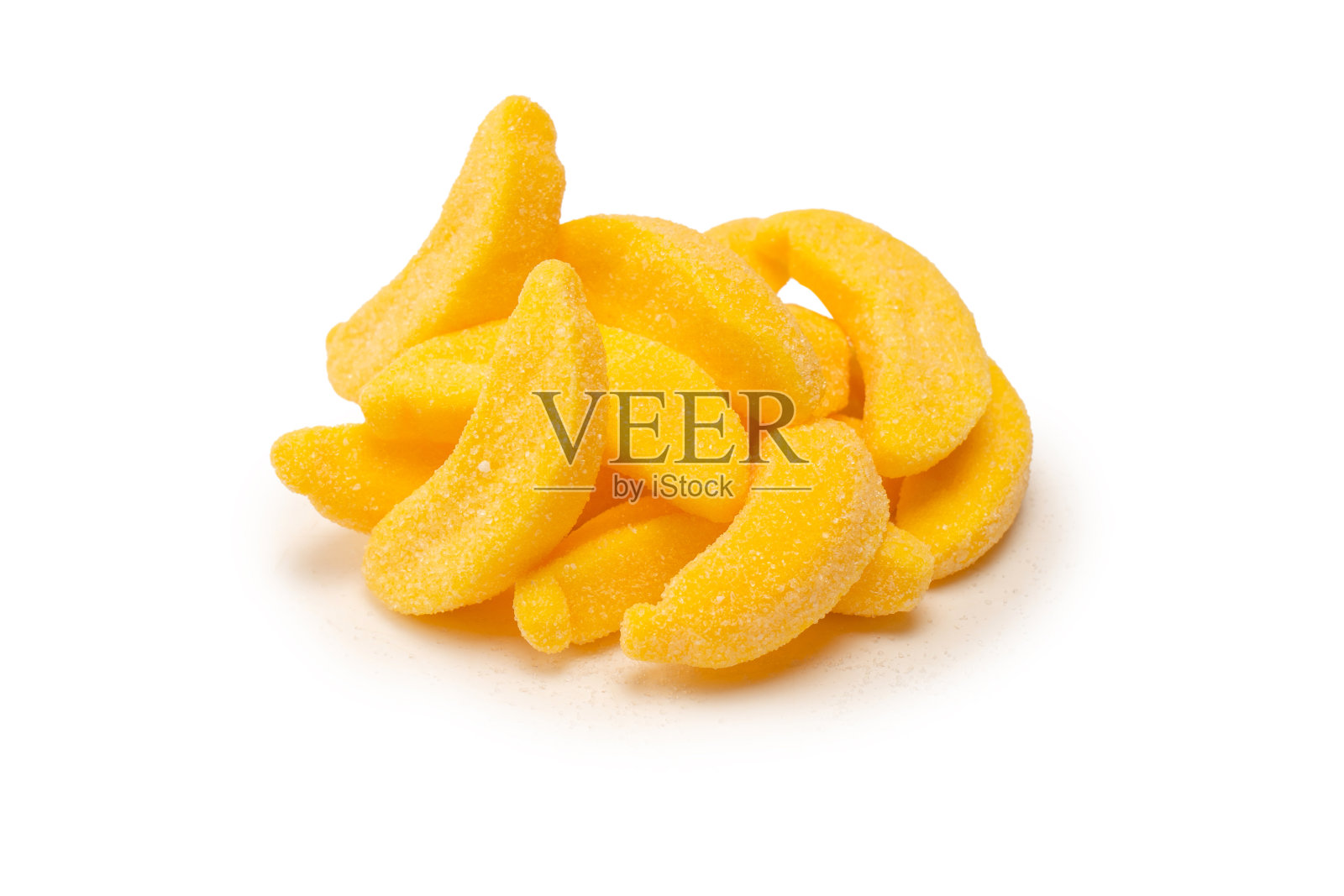 多汁的彩色果冻香蕉糖孤立在白色。照片摄影图片