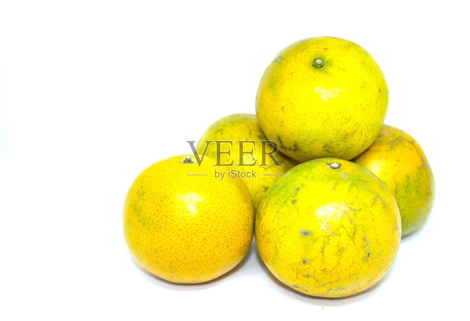 白色背景的泰国陈皮,富含维生素C,适合吃、玩、做水果冰沙,保健身体。照片摄影图片