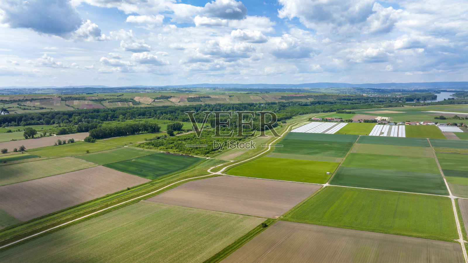 农田和农场-从上面看照片摄影图片
