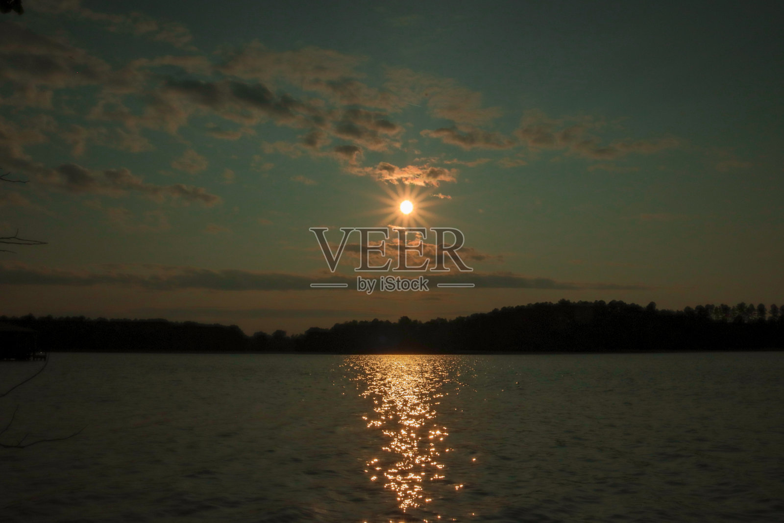 云点湖日落照片摄影图片