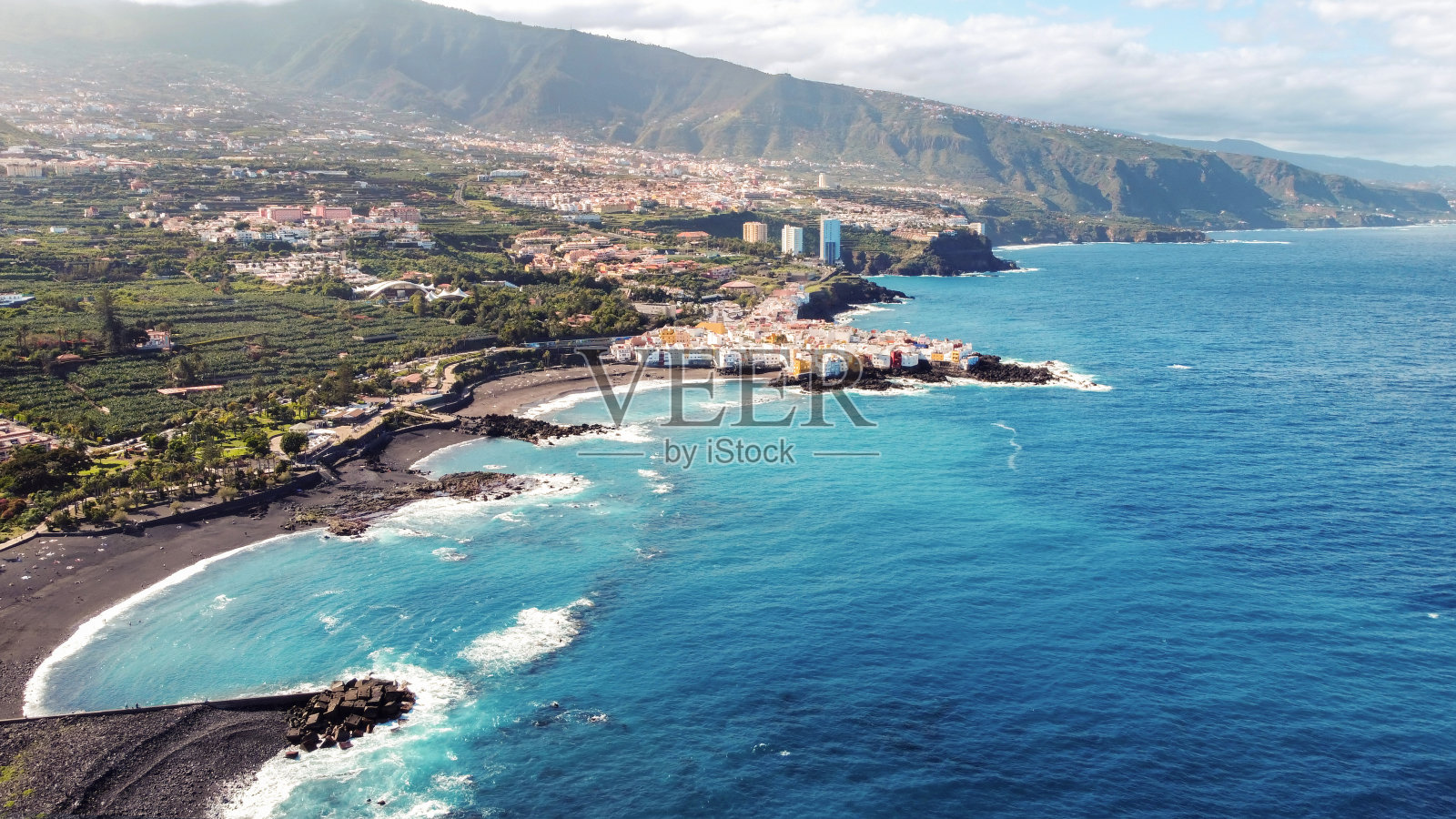 加那利群岛特内里费岛的德拉克鲁兹港的空中无人机视图照片摄影图片