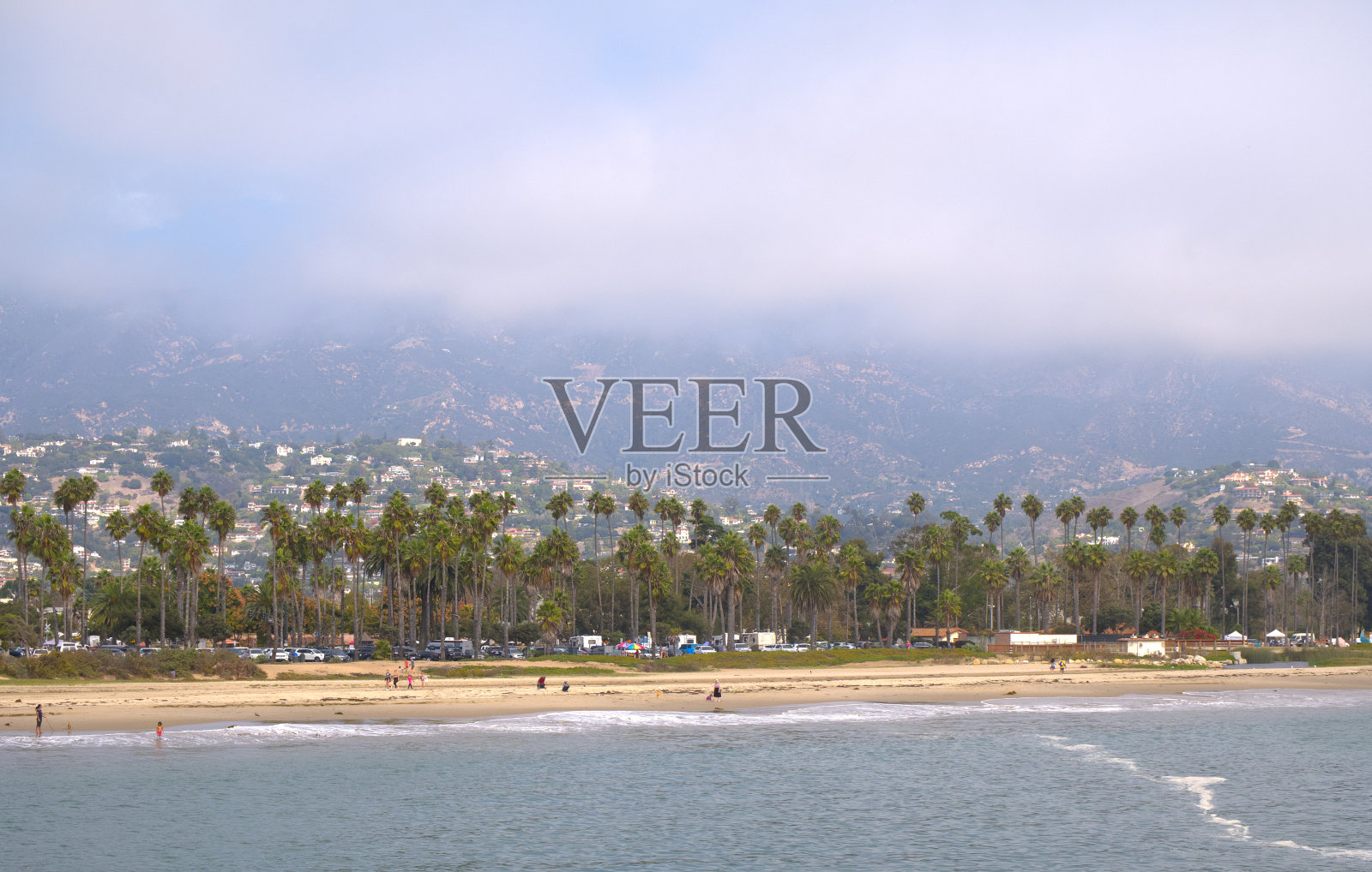 从圣巴巴拉的斯特恩斯码头看到的黄金海岸照片摄影图片