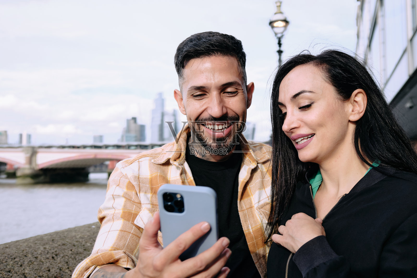 与微笑和自拍一起探索伦敦照片摄影图片