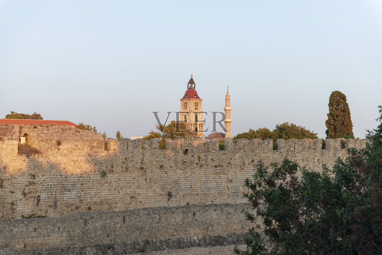 希腊罗德镇的中世纪城墙照片摄影图片