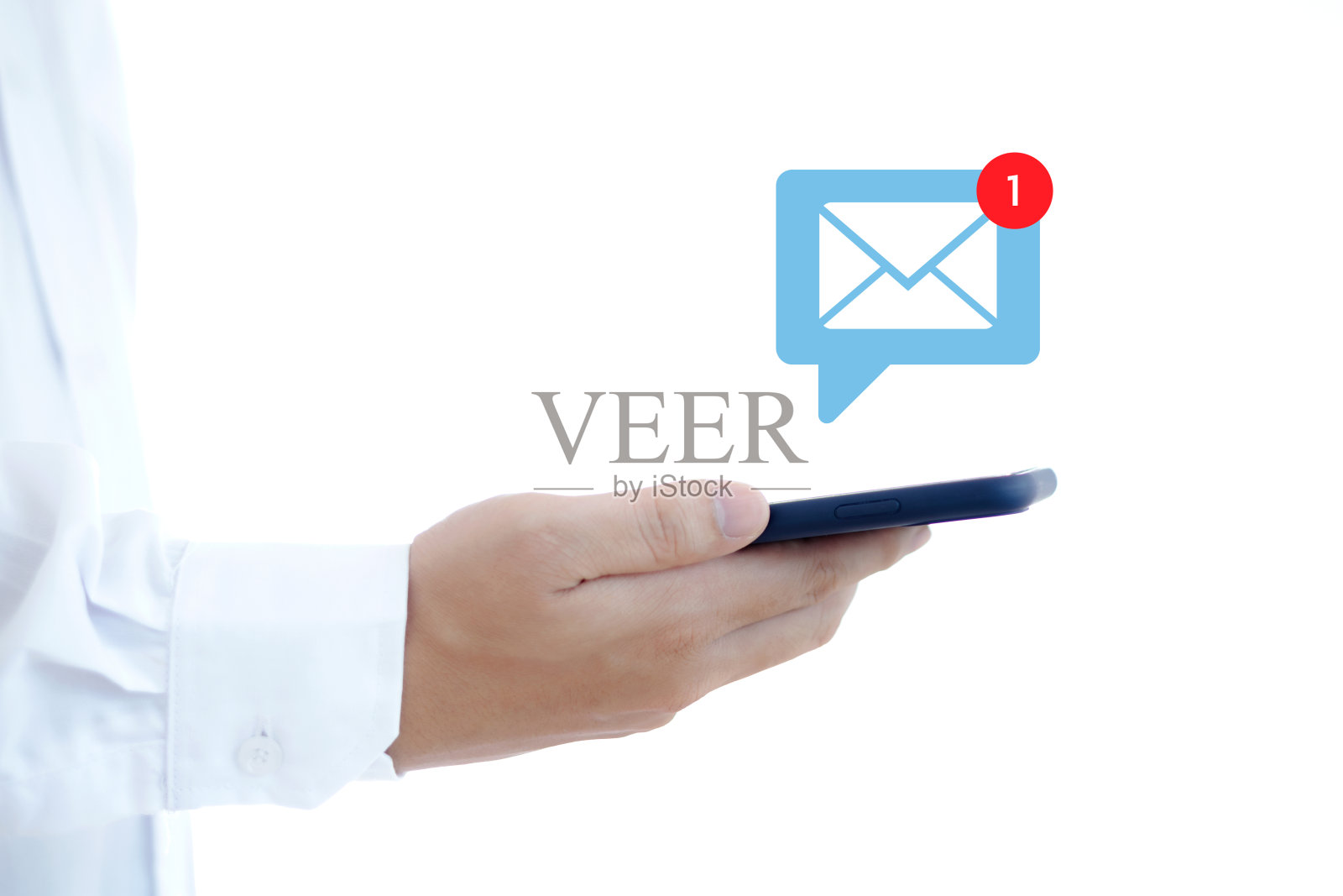 虚拟屏幕上的商人和电子邮件图标,电子邮件营销概念公司向客户发送大量电子邮件或数字时事通讯照片摄影图片