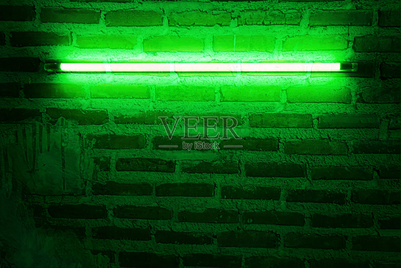 带绿色霓虹灯的空砖墙背景纹理照片摄影图片