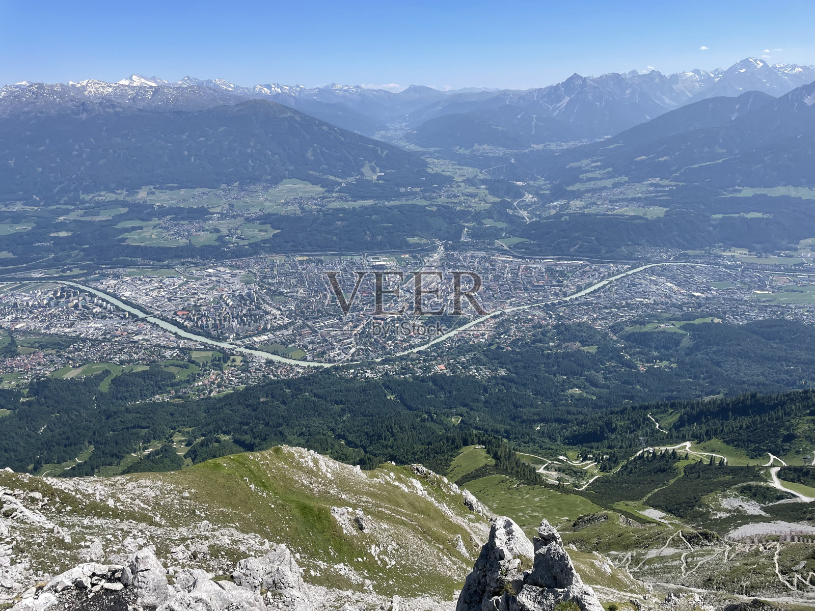 因斯布鲁克,阿尔卑斯山之城照片摄影图片