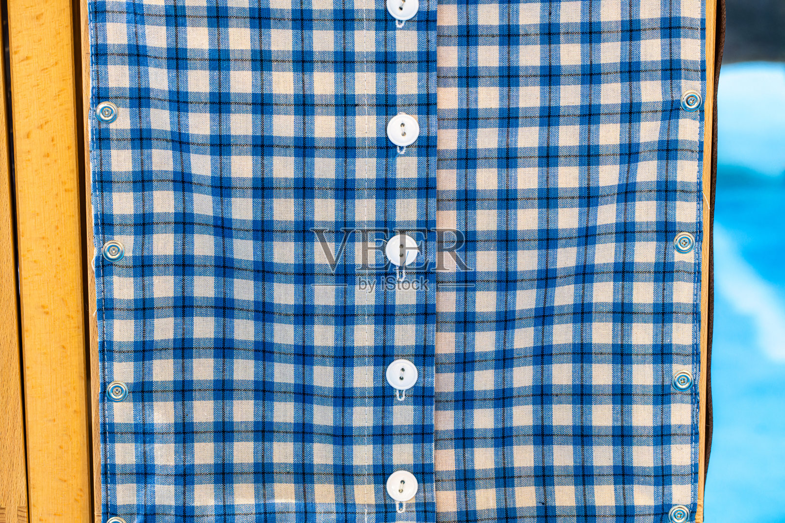 蓝格子衬衫照片摄影图片