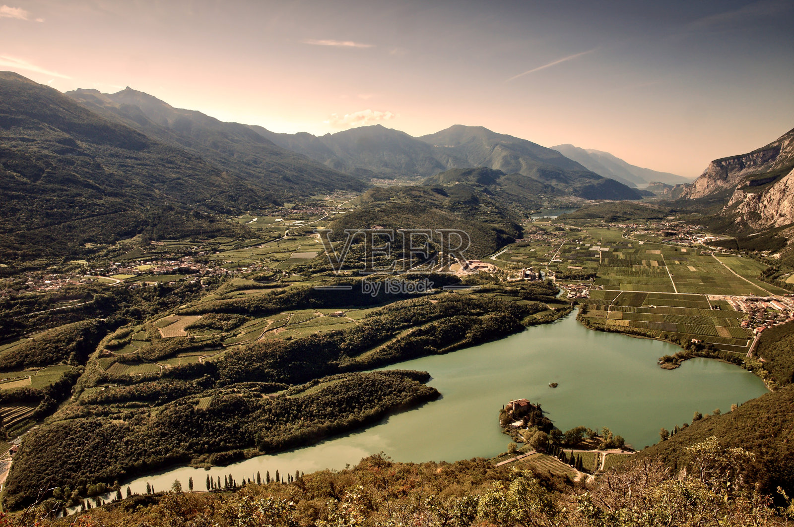 Valle dei laghi照片摄影图片