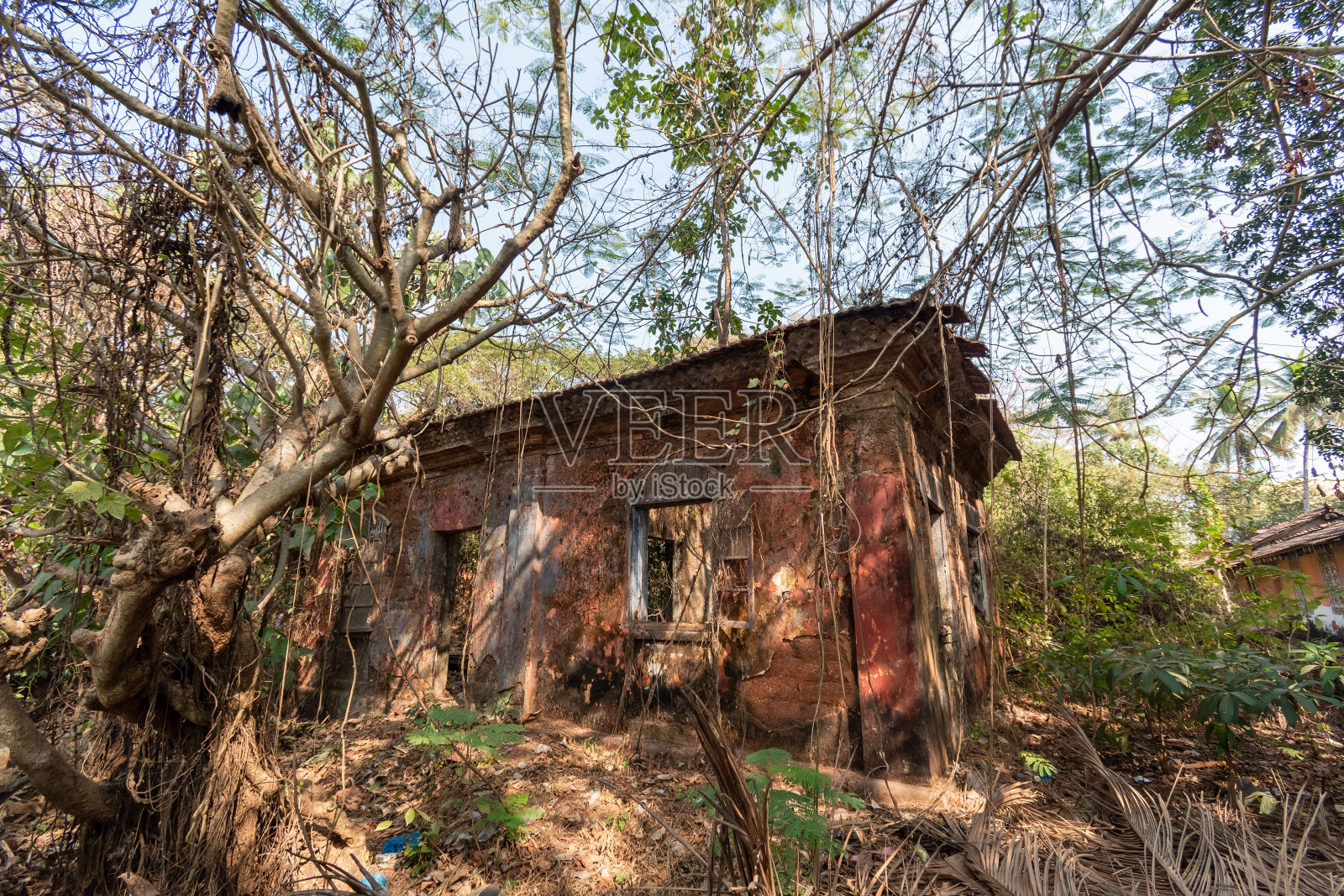 一座破旧的葡萄牙时代的房子照片摄影图片