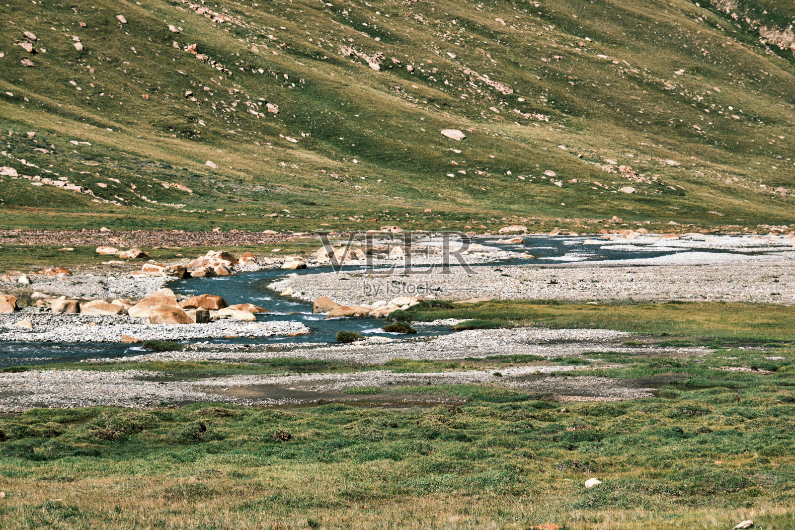 夏季的河谷山照片摄影图片