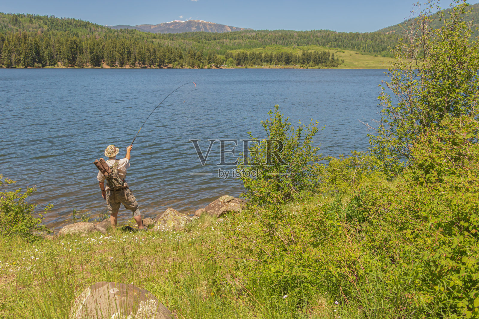 活跃的老人照片摄影图片