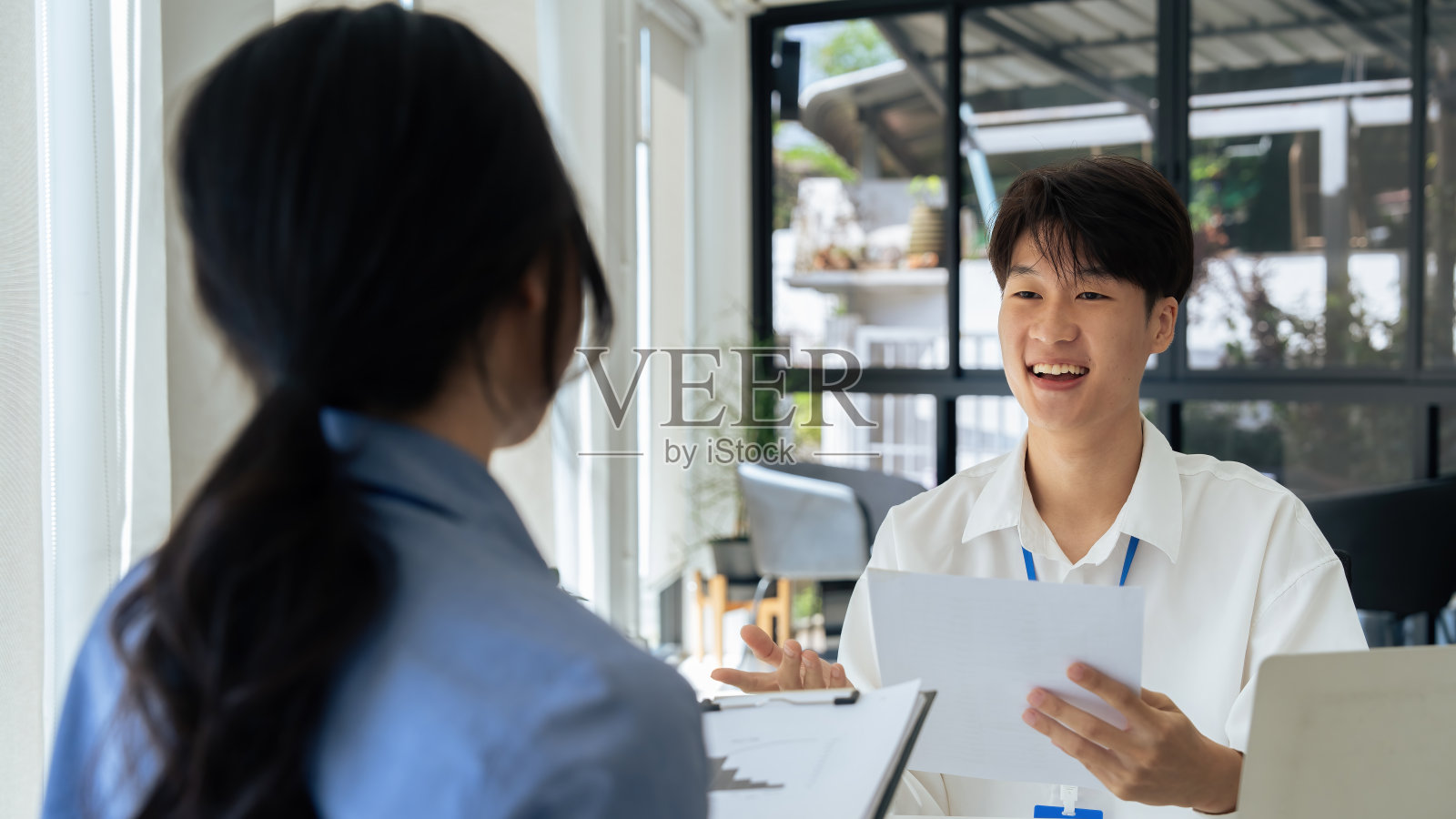 商务人士面试在职求职者。求职面试概念照片摄影图片