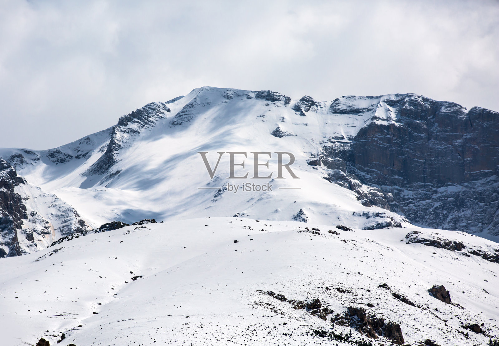 阿拉达格拉山脉,托罗斯山脉,尼格德,土耳其。阿拉达格勒山脉是土耳其最重要的山脉照片摄影图片