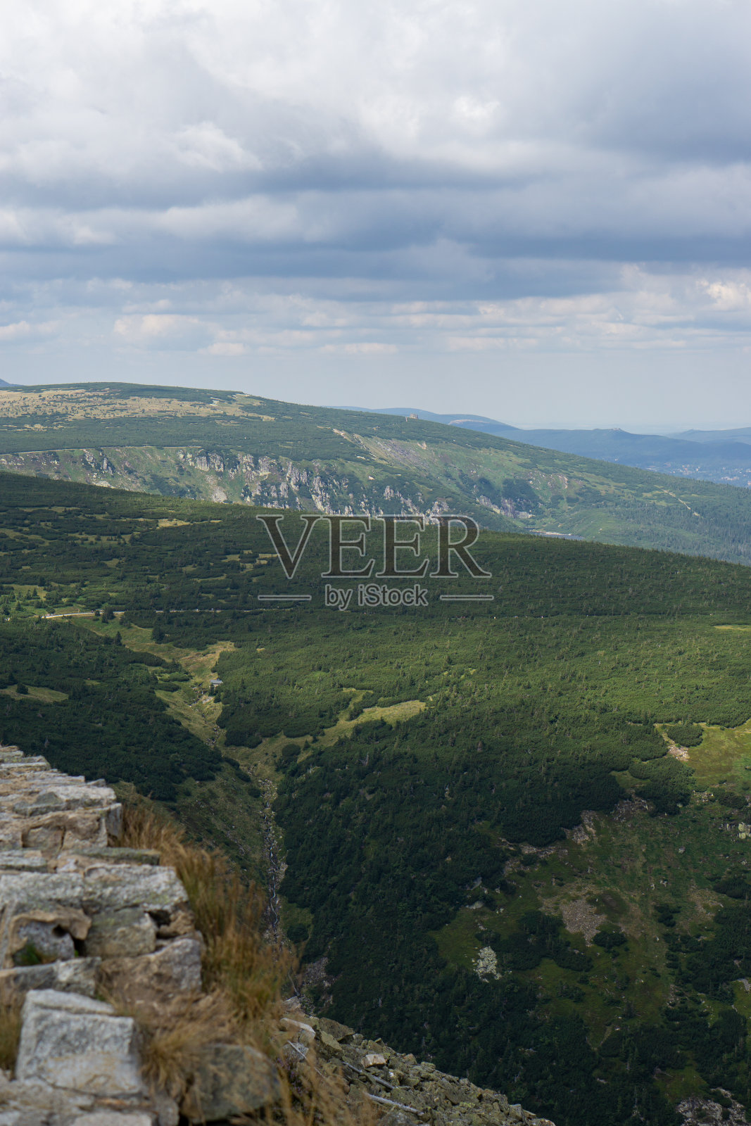 徒步小径一览山景与大自然之美照片摄影图片
